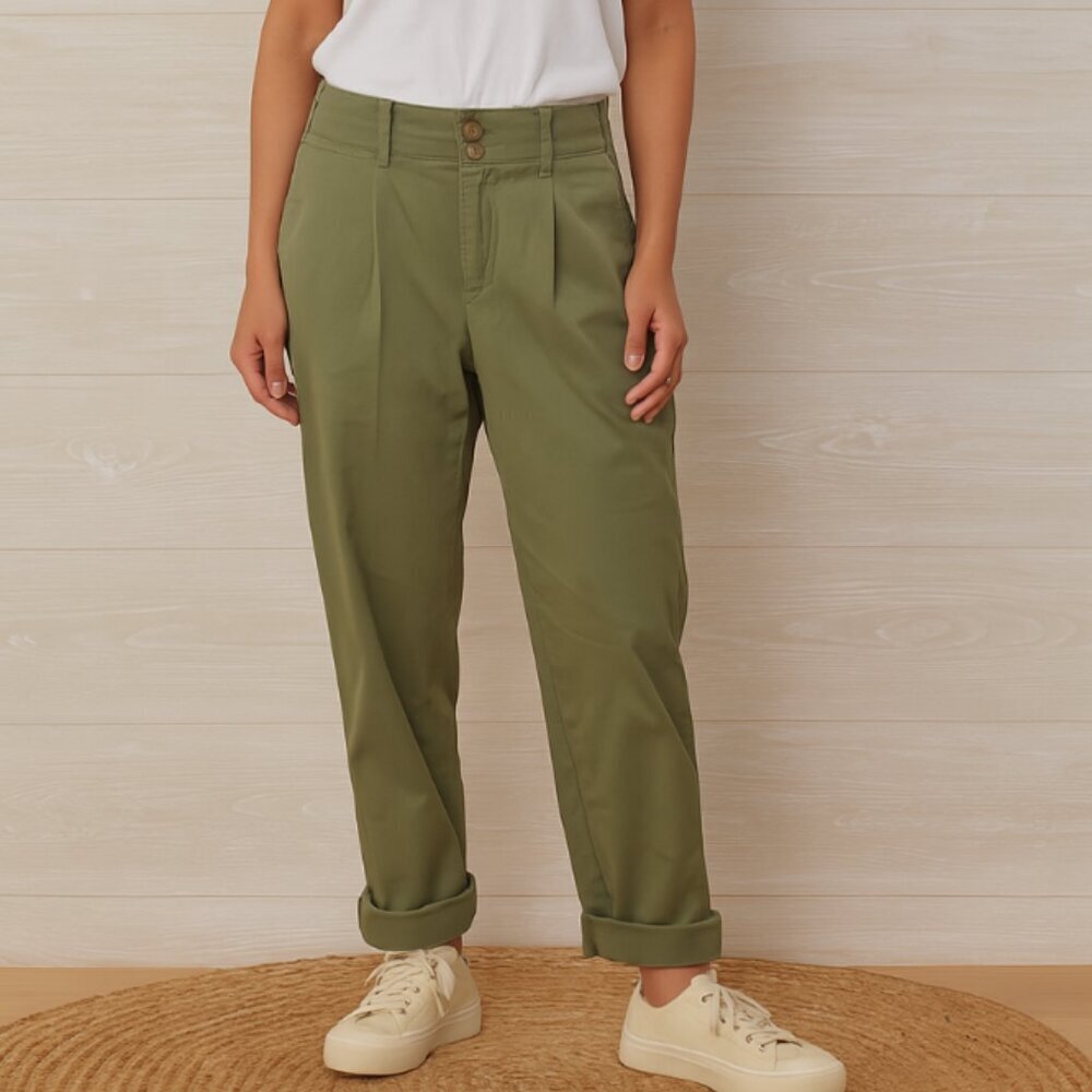 A New Day NWT Women's Green High Waisted Tapered Leg Ankle Length Pants size 2R
